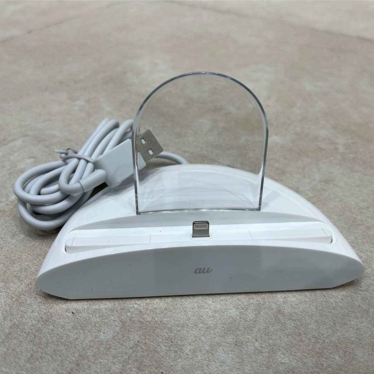 au+1 collection charging stand